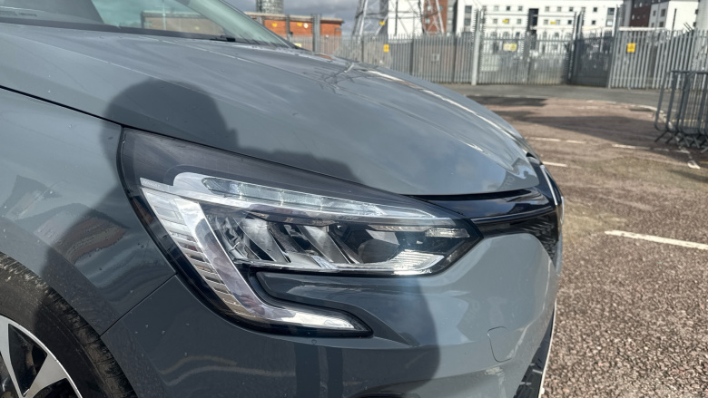 Renault Clio 1.0 TCe 100 Iconic 5dr Petrol Hatchback